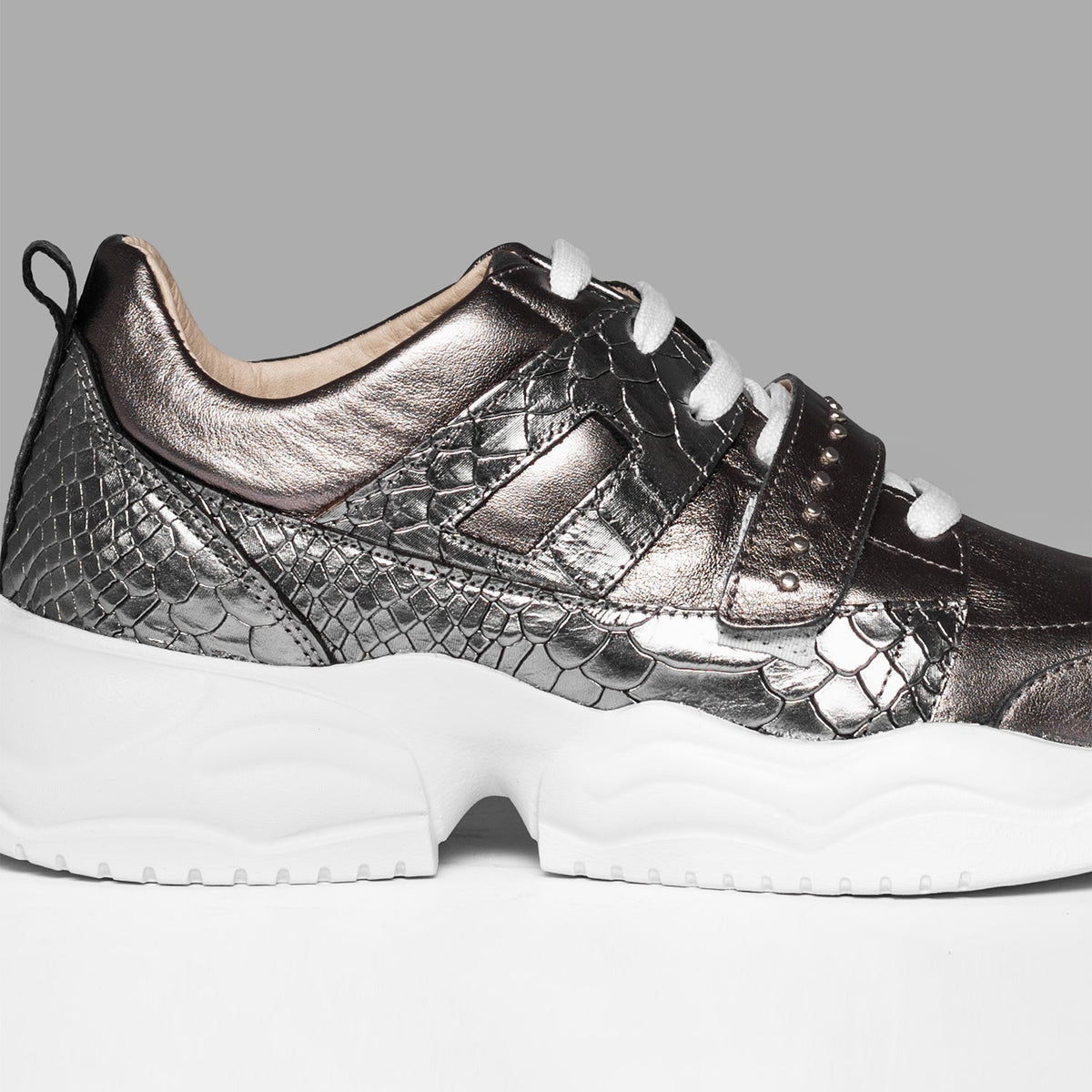 Sneakers Gem Strap Peltre Silver Metalized Reptile Studs