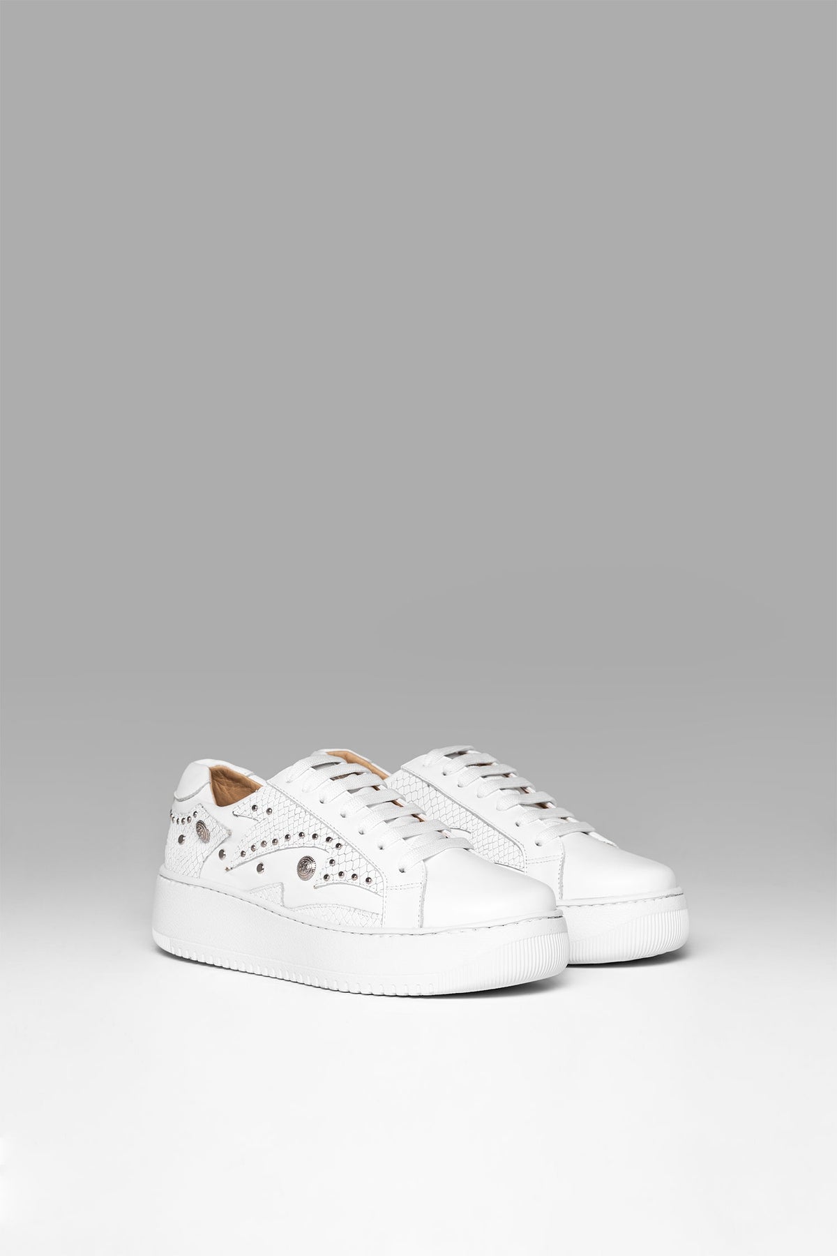 Sneakers Cloud Woo White Reptile Studs