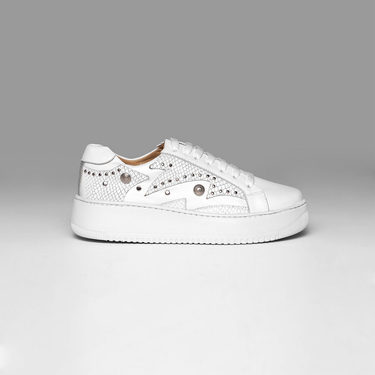 Sneakers Cloud Woo White Reptile Studs